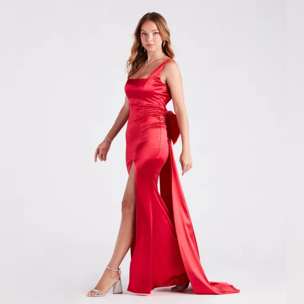 Red Windsor Dianna Formal Satin Bow Mermaid Dress